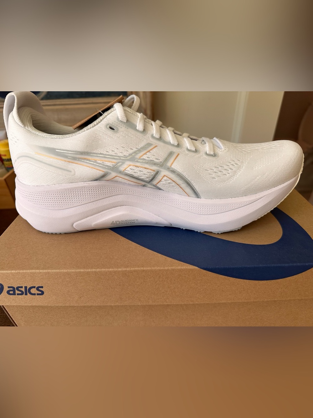 ASICS GEL-KAYANO 32 
white/champagne running shoe
